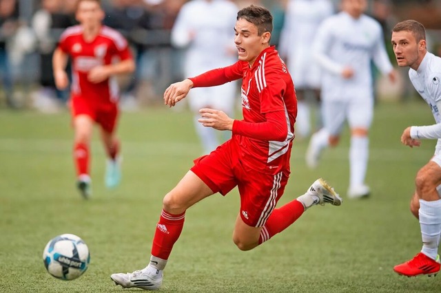 Auf und davon: Manuel Tritschler erzie...Hinterzarten gegen den FC Furtwangen.   | Foto: Wolfgang Scheu