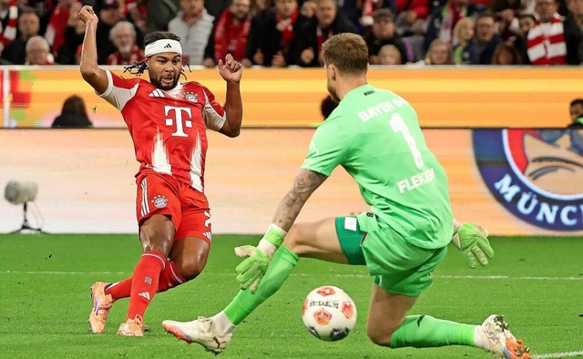 Bringt die Bayern mit seinem Treffer a...ndet Leverkusens Torwart Mark Flekken.  | Foto: IMAGO/Philippe Ruiz Bringt die Bayern mit seinem Treffer a...ndet Leverkusens Torwart Mark Flekken.  | Foto: IMAGO/Philippe Ruiz