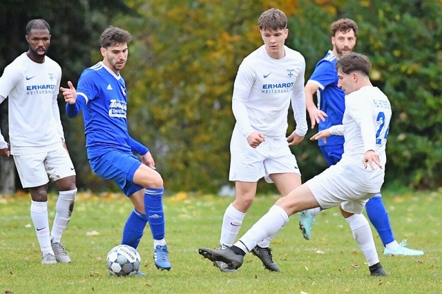 Marco Eble vom TV Kndringen (Zweiter ...Freude von TVK-Kapitn Timo Mutschler.  | Foto: Achim Keller