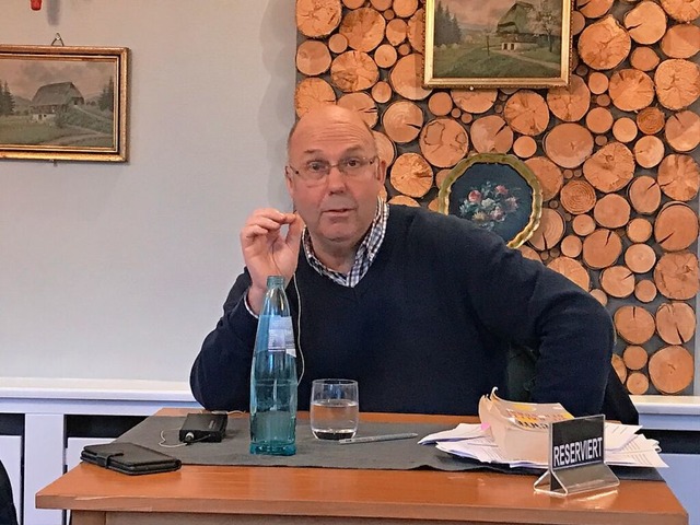 Chris O&#8217;Reilly, Lehrer fr Engli...stellerin Chimamanda Ngozi Adiche vor.  | Foto: Karin Stckl-Steinebrunner