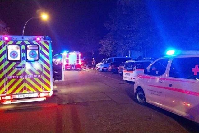 Feuer in Mehrfamilienhaus in Breisach - Gebude wird evakuiert