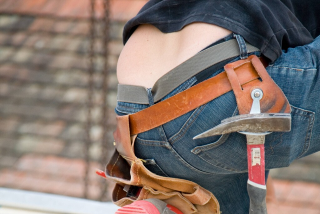 Haut hinten, huch! Eine neue Hose knnte das Aus fr das Maurer-Dekollet bedeuten