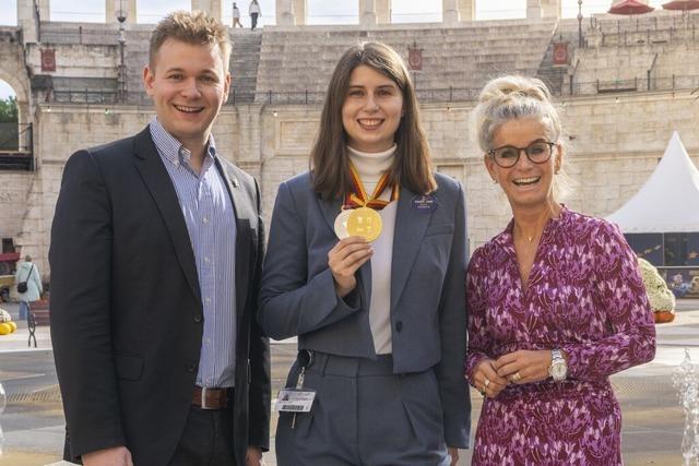 Europa-Park-Auszubildende Carolin von Arend wird als beste Hotelfachfrau ausgezeichnet
