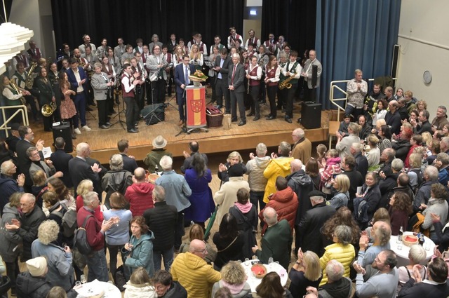 Brechend voll: der Saal im Martinsheim  | Foto: Bernhard Seitz