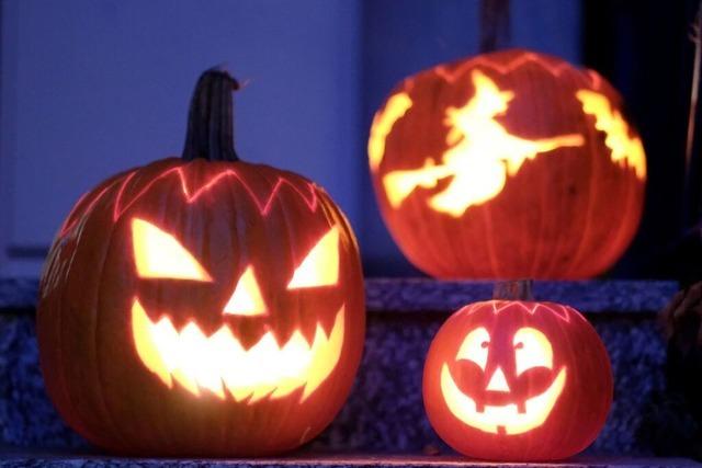 Halloween-Dekoration setzt Hausfassade in Wyhlen in Brand