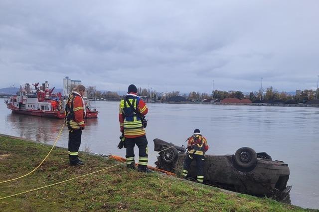 Im Rhein bei Haltingen verschwindet ein Auto – bei der Suche  taucht dafr ein anderes auf