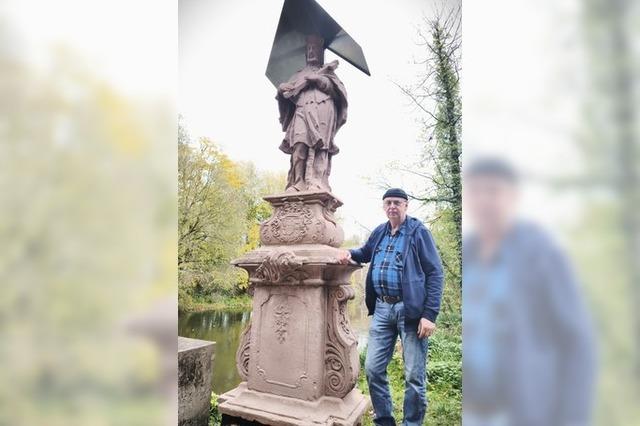 Ein Dach schtzt die Nepomukstatue in Hecklingen dank Joachim Striegel