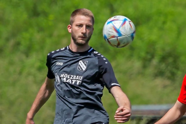 Jonas Matzner vom FC Bergalingen erff...lingen-Grieen. Die Partie endete 4:2.  | Foto: Matthias Konzok