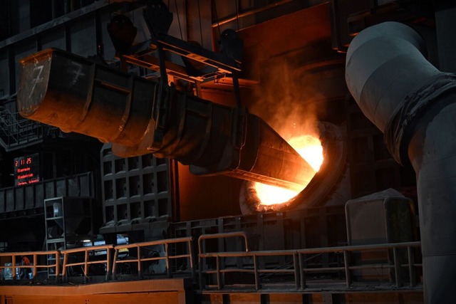 Blick in die Stahlproduktion von Thyssenkrupp Steel  | Foto: Federico Gambarini (dpa) 