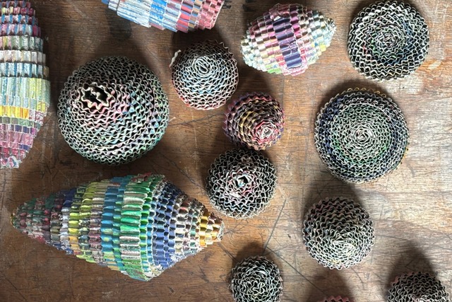 Bemalte Wellpappe von Maria Dinger  | Foto: Maria Dinger/Stadt Lahr