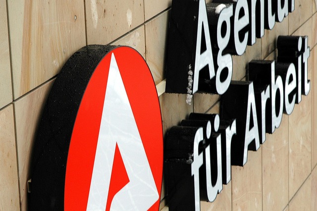 Schriftzug der Freiburger Agentur fr Arbeit  | Foto: Ingo Schneider