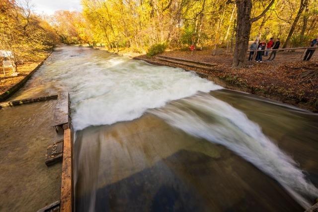 Wo steckt sie nur, die berhmte Mnchner Eisbachwelle?