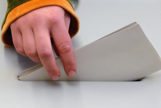 Die Wahl knnte spannend werden: 17 Ju...nfelden ins Jugendparlament einziehen.  | Foto: Peter Endig (dpa)