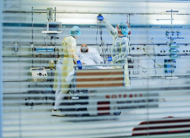 Zum Glück kein Ernstfall: „Triag...schutzübung in einer Klinik in Bayern. | Foto: Daniel Karmann/dpa Zum Glück kein Ernstfall: „Triag...schutzübung in einer Klinik in Bayern. | Foto: Daniel Karmann/dpa