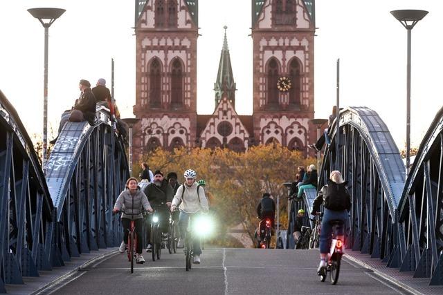 Lampen-Check auf der Wiwili-Brcke: Jeder Zehnte radelt in Freiburg im Dunkeln ganz ohne Licht