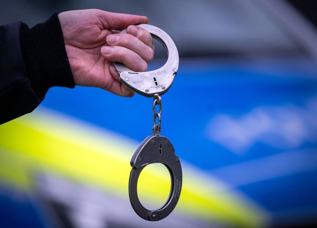 Die Bundespolizei nahm am Dienstag am Offenburger Bahnhof einen Mann fest.  | Foto: Soeren Stache (dpa)