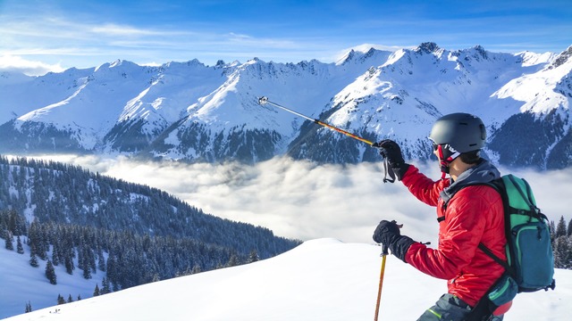 Viele Skifahrer tragen heute einen Helm.  | Foto: Sebastoian Rothe (stock.adobe.com)