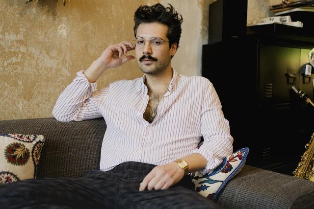 Ozan Zakariya Keskinkilis stellt seinen Debtroman "Hundesohn" in Freiburg vor