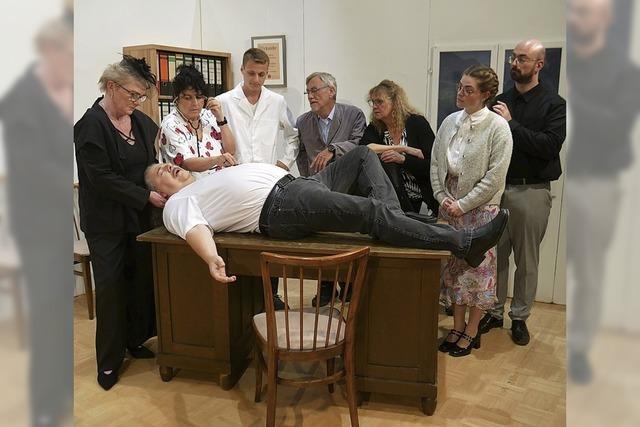 Die Freiburger Mundartgruppe startet mit dem Lustspiel „Zwei Brgermeister fr ein Hallelujah“ in der May-Bellinghausen-Halle