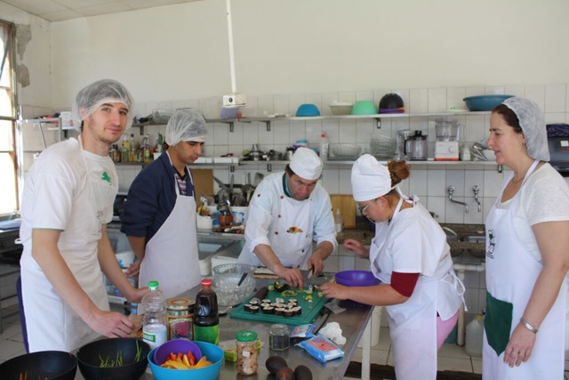 Arbeitseinsatz in der Backstube der Granja.  | Foto: Hansjrg Bader