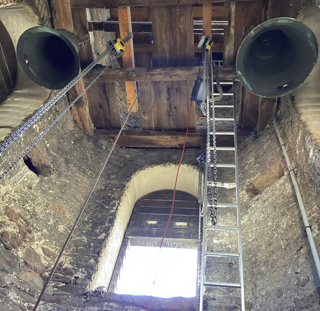 Ein Blick ins Innere des Wyhler Kirchturms, der derzeit saniert wird.  | Foto: Roland Vitt