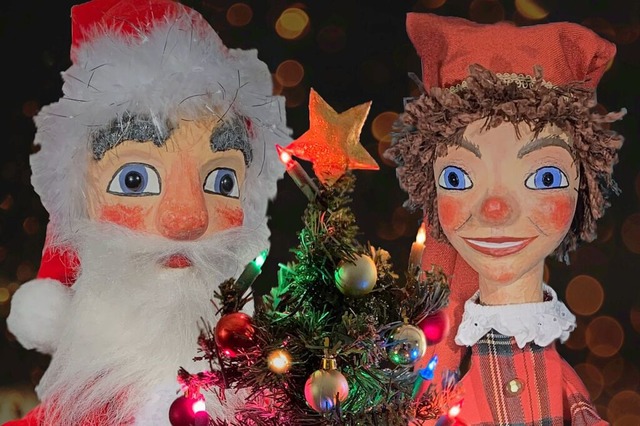 Vorfreude aufs Fest mit Aufregung: der Weihnachtsmann und Kasper  | Foto: David Minuth