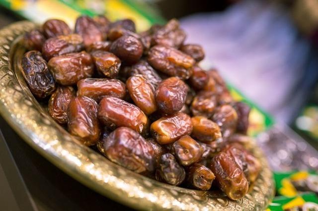 Mit Dattel, Apfel & Co.: So klappt Backen (fast) ohne Zucker