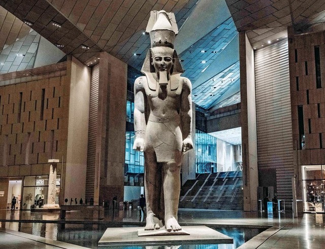 In den Neunzigern angekündigt, jetzt e...m zeigt 100.000 Stücke aus der Antike. | Foto: IMAGO/Julien Faure In den Neunzigern angekündigt, jetzt e...m zeigt 100.000 Stücke aus der Antike. | Foto: IMAGO/Julien Faure