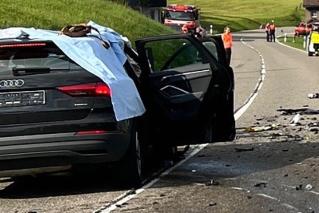 Zwischen Legelshurst und Urloffen erei...gesamt vier Fahrzeuge beteiligt waren.  | Foto: dpa (Symbolfoto)