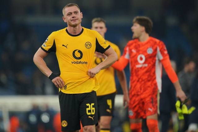 Enttuschung beim BVB: Julian Ryerson nach dem Spiel gegen Manchester City  | Foto: Ian Hodgson (dpa)