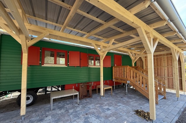 Der Bauwagen von auen mit berdachung  | Foto: Stadt Schopfheim