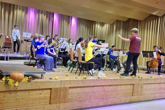 Jugendkapelle Willaringen und Musikorchester Bad Sckingen begeistern beim Herbstkonzert