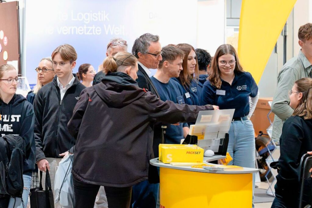 marktplatz arbeit sdbaden: eine Halle voller Berufschancen