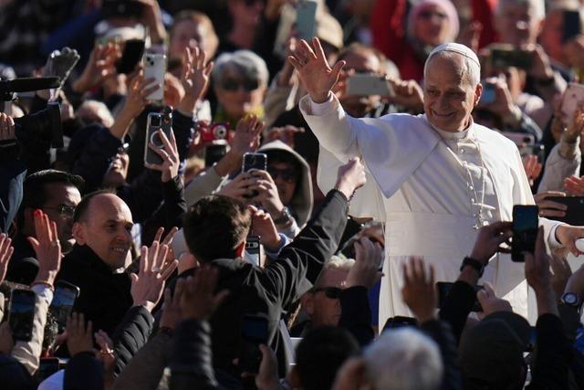 Freiburger Herausgeberinnen zum neuen Papst-Buch: "Leo wendet sich auch an die Trumps dieser Welt"