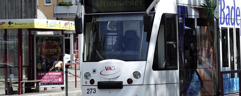 61-Jhriger wird bei Vollbremsung einer Straenbahn in Freiburg leicht verletzt