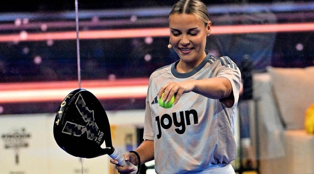 Aufschlag: Influencerin Dagi Bee bei der „Promi Padel WM 2025“. | Foto: IMAGO/Harald Deubert Aufschlag: Influencerin Dagi Bee bei der „Promi Padel WM 2025“. | Foto: IMAGO/Harald Deubert