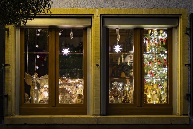 Frderverein Grundschule in Berggemeinde startet Adventskalender mit beleuchteten Fenstern
