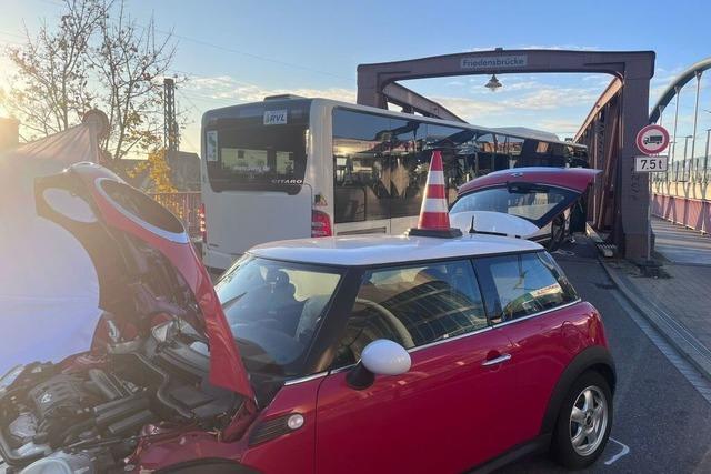 Tdlicher Unfall in Weil am Rhein – Linienbus erfasst mehrere Menschen