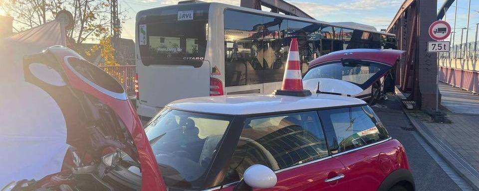 Tdlicher Unfall in Weil am Rhein: Linienbus erfasst mehrere Menschen – 34-Jhrige stirbt