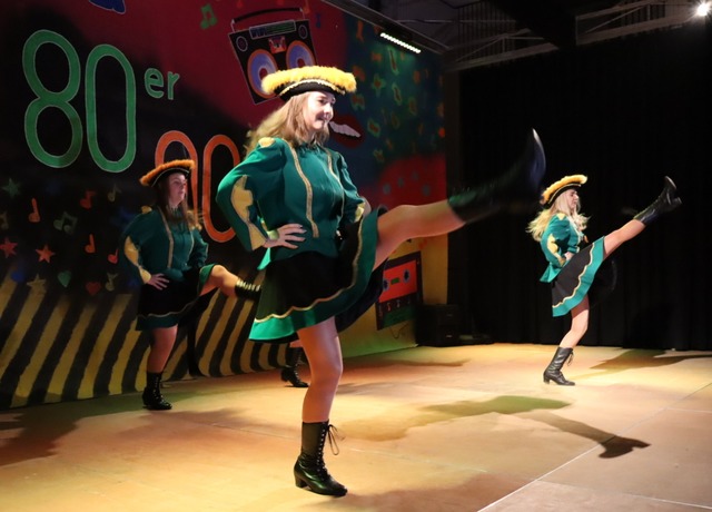 Das Gardequartett mit heiem Tanz auf dem Parkett.  | Foto: Gudrun Gehr