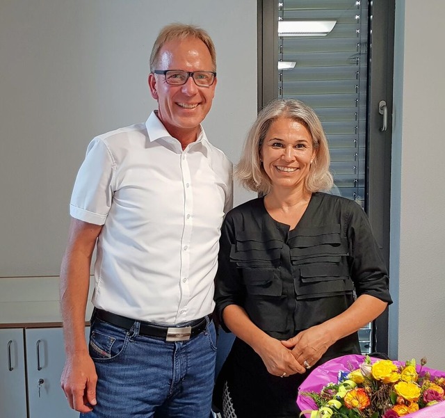 Brgermeister Kindel verabschiedet die...rketingbeauftragte Nicole Horstktter.  | Foto: Julius Wilhelm Steckmeister