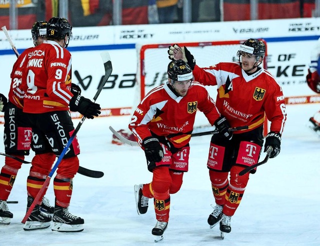 Jubel bei den deutschen Spielern: Das ...ingt sich langsam für Olympia in Form. | Foto: IMAGO/Revierfoto Jubel bei den deutschen Spielern: Das ...ingt sich langsam für Olympia in Form. | Foto: IMAGO/Revierfoto