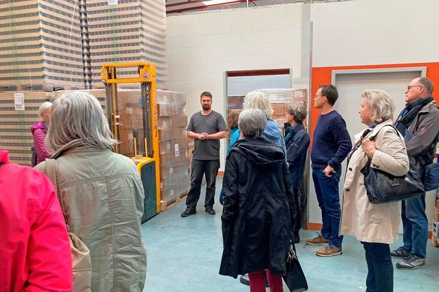 Peter Obermayer fhrte die Gste durch...r von &#8222;fairfood Freiburg&#8220;.  | Foto: Karin Kleis