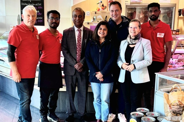 Der indische Generalkonsul Shatrughna ...nnung von Fachkrften aus seinem Land.  | Foto: Stadtverwaltung Weil am Rhein