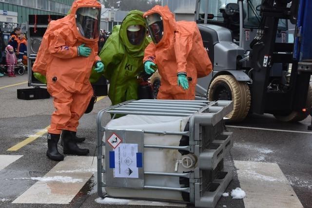 Chemieunfall und Kellerbrand  – wie die Feuerwehren in Gundelfingen und Heuweiler den Ernstfall proben