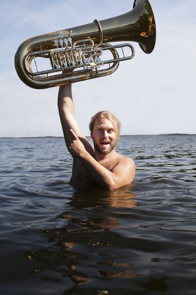 Andreas Martin Hofmeir spielt bei der Band La Brass Banda  | Foto: Philippe Gerlach