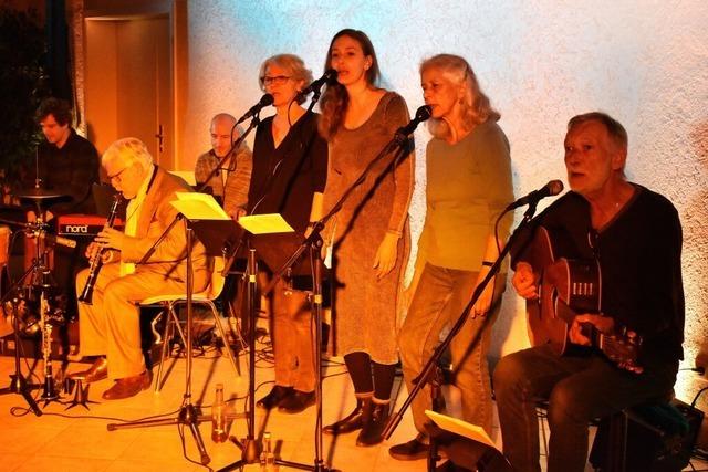 Folk-Rock mit Harmoniegesang beim Konzert von Walti Huber und Jetsam in Rmmingen