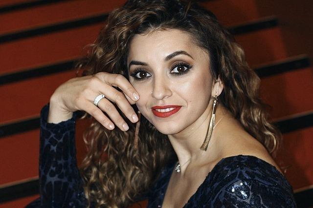 Mezzosopranistin Elina Danielian-Mykheieva singt beim Benefizkonzert fr ukrainische Kriegswaisen im Lahrer Pflugsaal