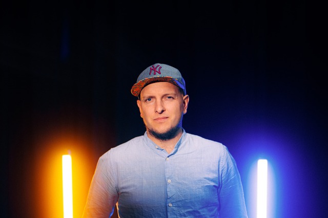 Ansgar Hufnagel aus Freiburg moderiert den Abend  | Foto: Stefan Hipp