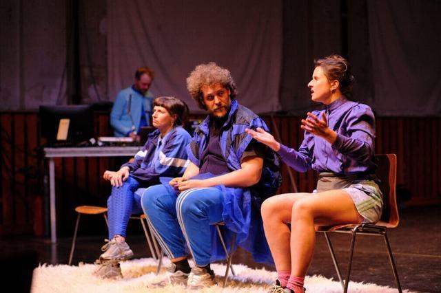 Kindheiten auf der Bhne: Werkraum Schpflin in Lrrach ldt zu auergewhnlicher Perfomance